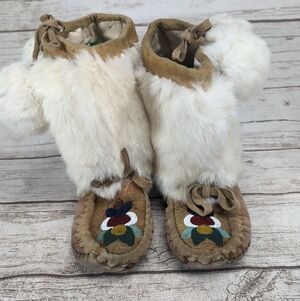 Handmade Native American Beaded And Fur Mukluk Moccasin Boots